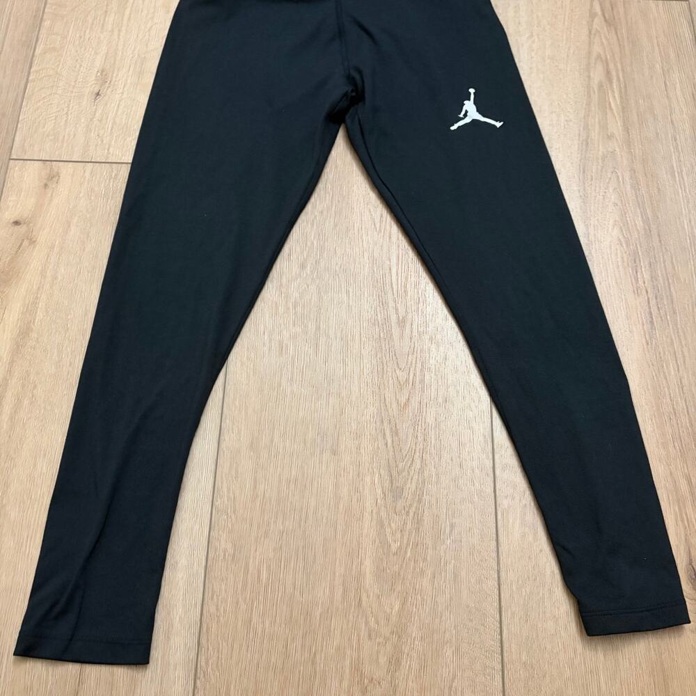 Jordan Girls Black Cropped Leggings Size Large 12-13 Athletic Activewear EUC